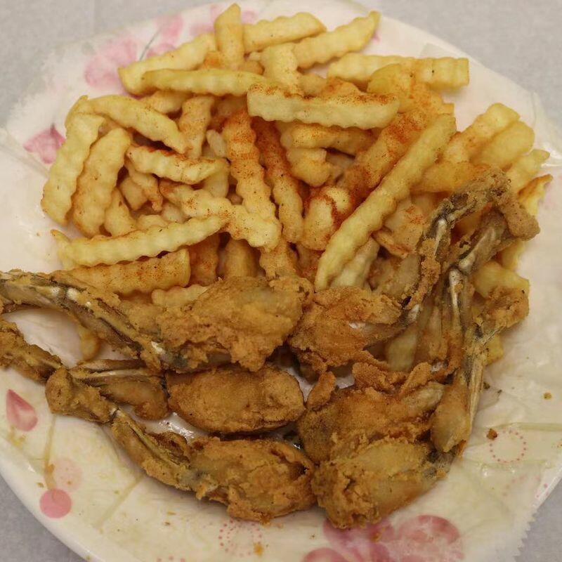 1lb frog legs w. cajun fries